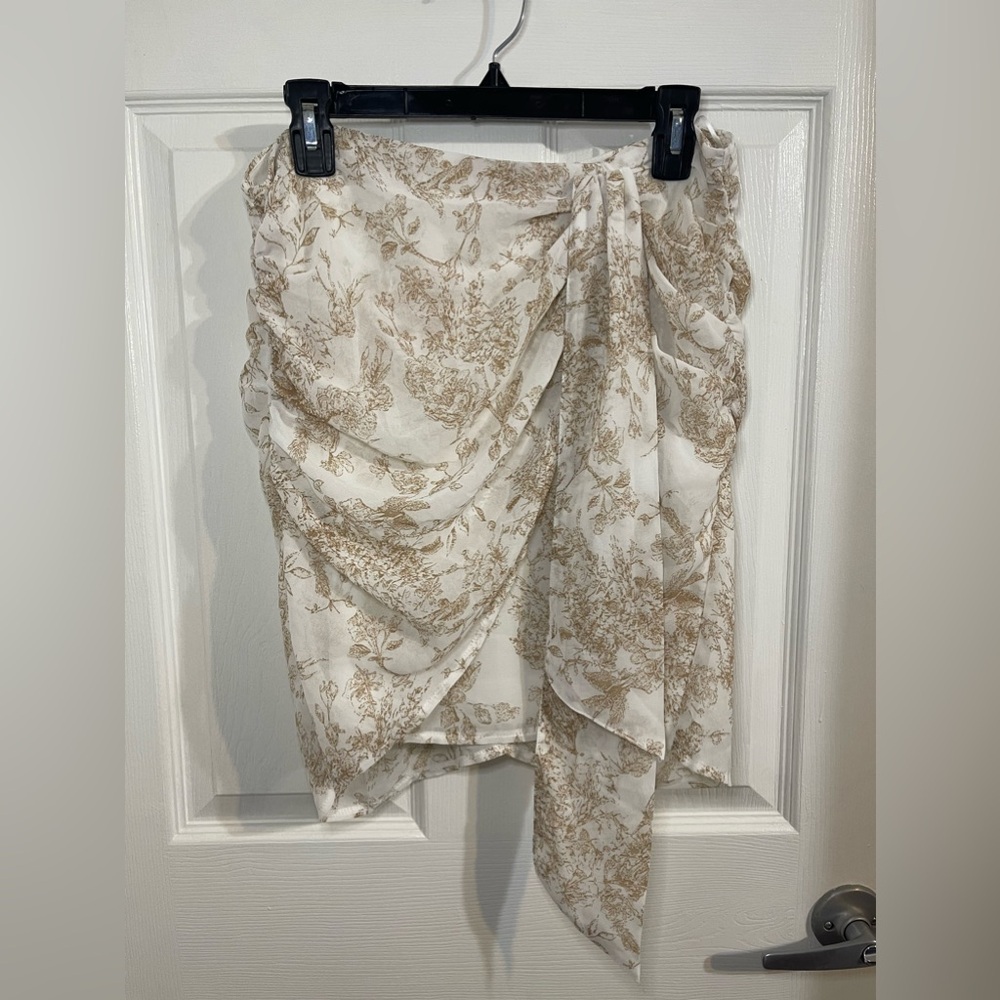Missguided Floral Mini Skirt US Size 10 (NWT)